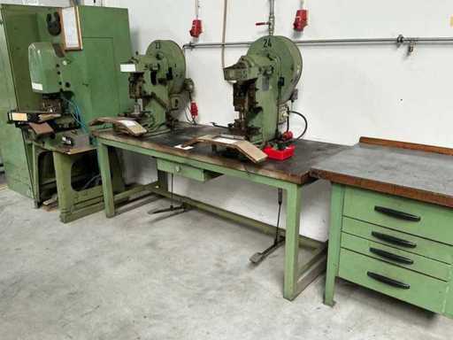 Banco de trabajo con contenido