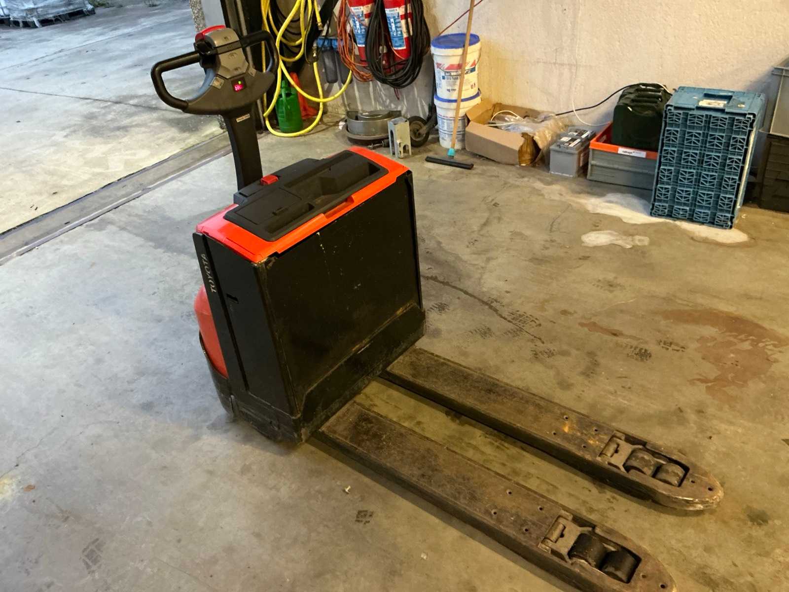Toyota 18 Electric Pallet Truck