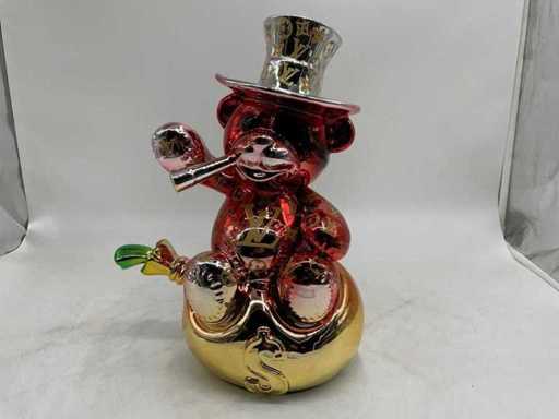 Cash bear Sculpture