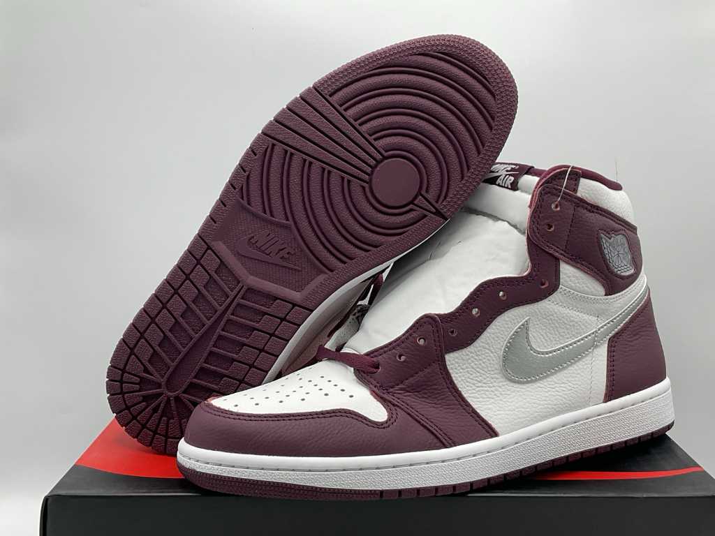 Nike Air Jordan 1 Retro High OG Bordeaux Sneakers 45