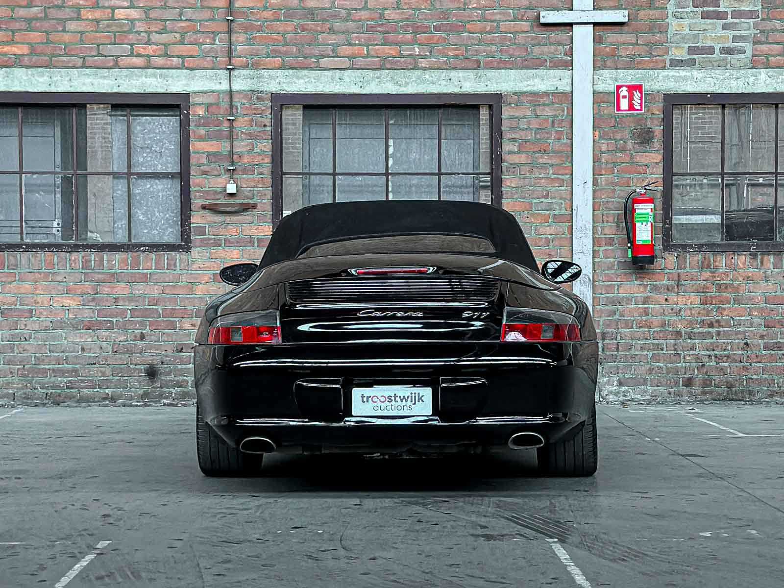 Porsche 911 Carrera 4 Cabriolet 3.6 996 320pk 2002 Youngtimer HANDGESCHAKELD 