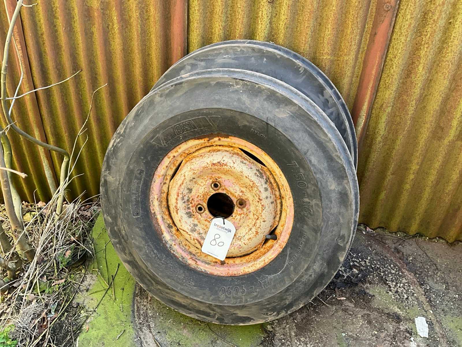 BKT Tire with rim (2x)