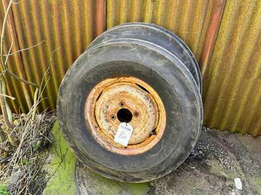 Anvelopă BKT cu jantă (2x)