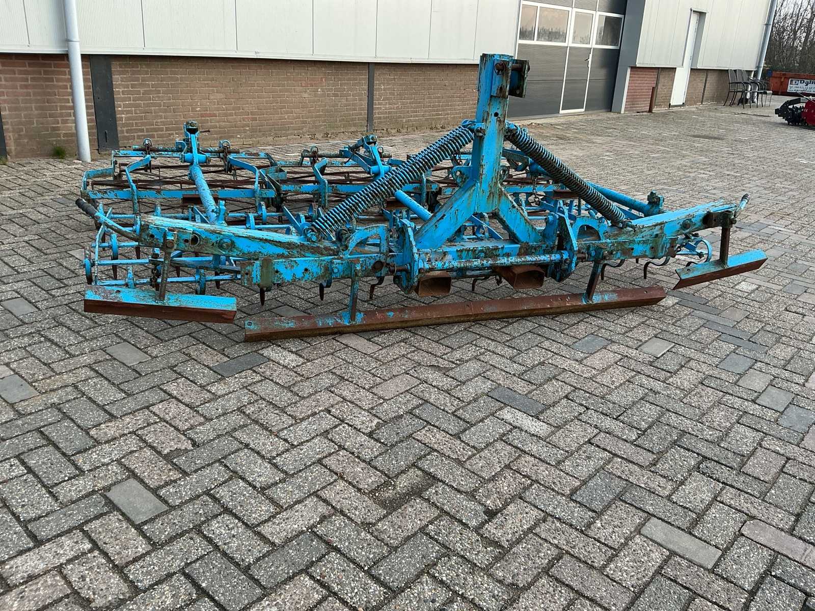 Pflugfabrik Lemken Alpen N’Rhein Koralle 3 / 340 – 420 seedbed preparer
