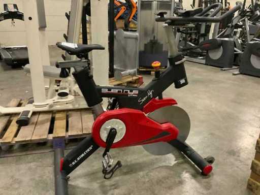 dc athletics indoorcycle sven nice Spinningbike