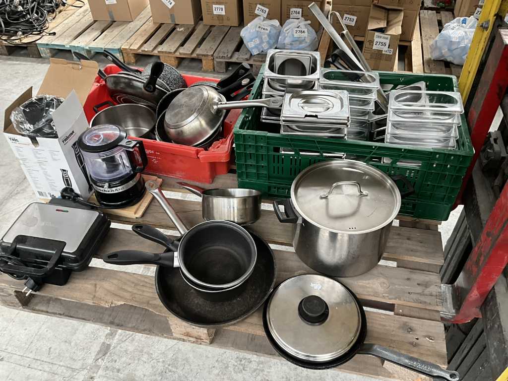 Approx. 13 different pots and pans The BUYER, HENDI, RECOOK