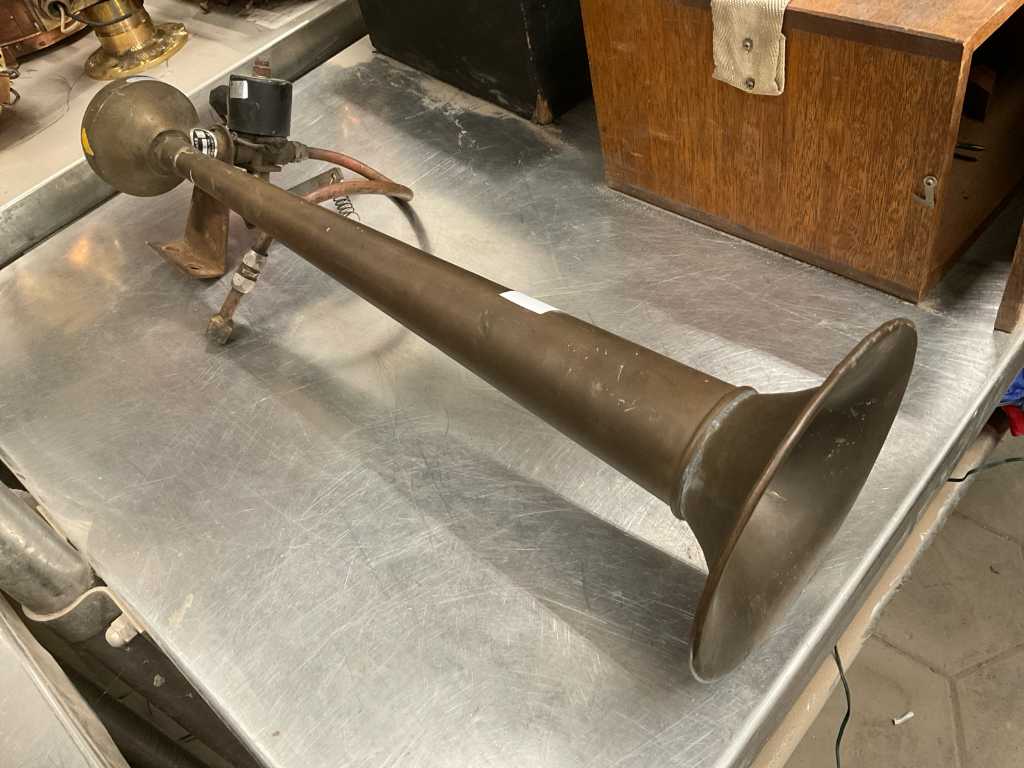 Vintage navy horn