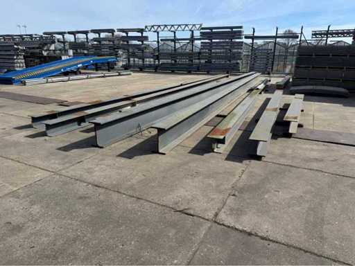 Partij stalen balken