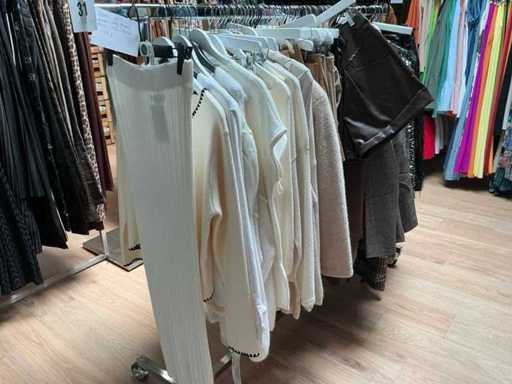 Various women's clothing (57x)