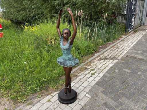 Ballerina 140 cm hoch