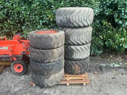 Bandenset graafmachine (2x) Bobcat en BKT