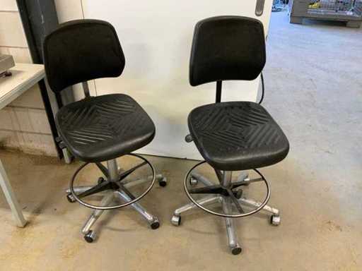 Bürostühle im Lagerhaus (2x)