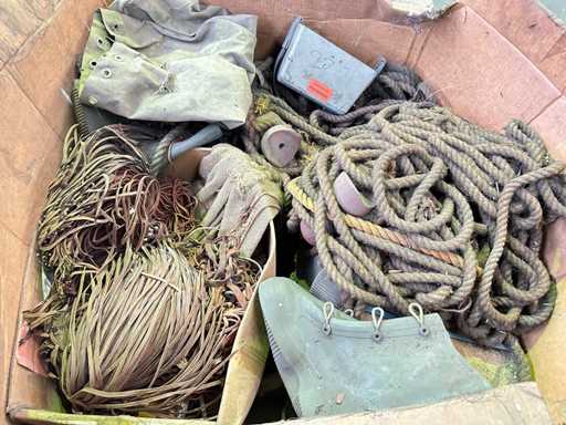 Frânghie de petrecere ?i ?ireturi