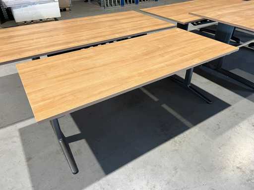 Ahrend - in hoogte verstelbaar - Desk