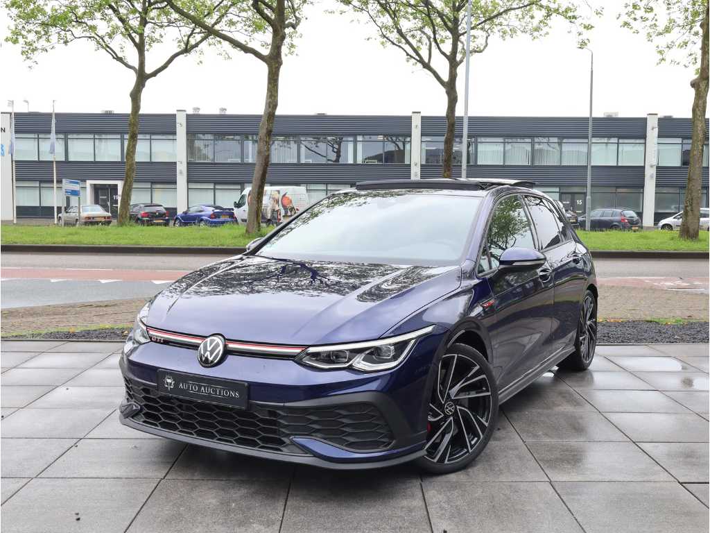 Volkswagen Golf GTI Clubsport 2.0 TSI 300HP Automatique 2022 Pano Camera Adaptive Siège & Volant Chauffage 19'' Pouces