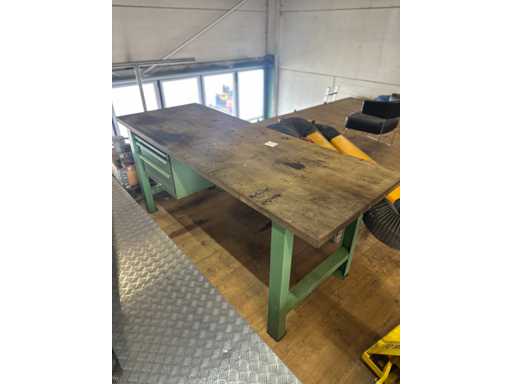 Lista - Table with drawer block - Workbenches