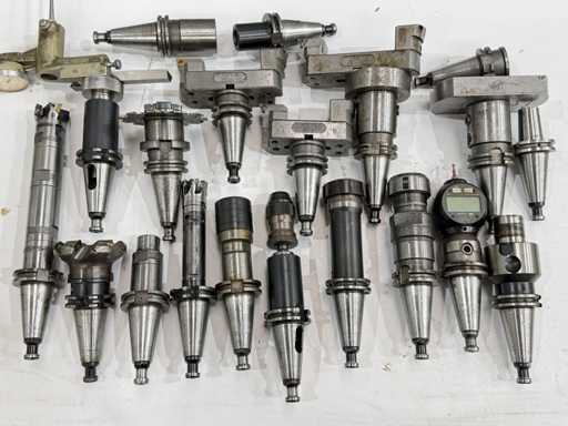   20 Stk. SK40 Werkzeugaufnahmen mit Werkzeugen