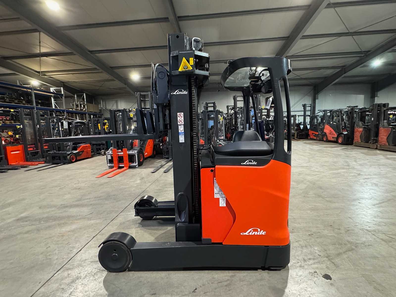 2017 Linde R20HD 2.000kg Triplex 545cm 3rd+4th Telescopic Fork 115-240cm Electric Forklift Reach Truck 4.058 hours