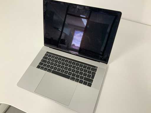 Apple A1707 15-calowy laptop MacBook Pro MPTU2N/A
