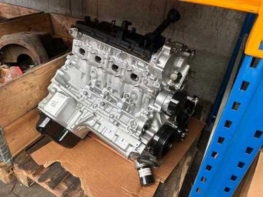 NISSAN V8 Petrol Engine