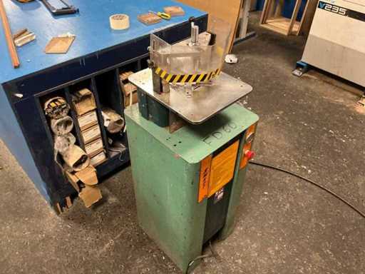 Brevetti - 2009 - machine pneumatique d’arrondi/encochage de coins