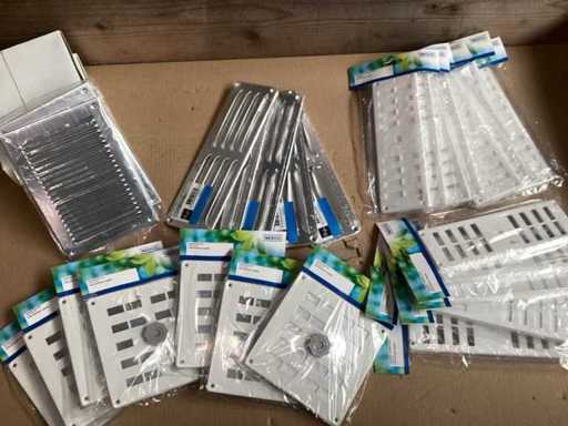 Verschiedene Luftauslässe auf dem Grundstück mischen (37x).