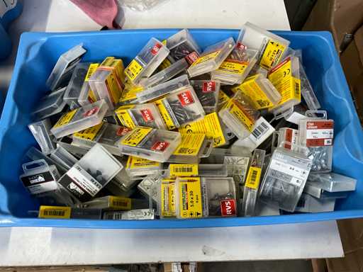 Various brands of fasteners (100x)