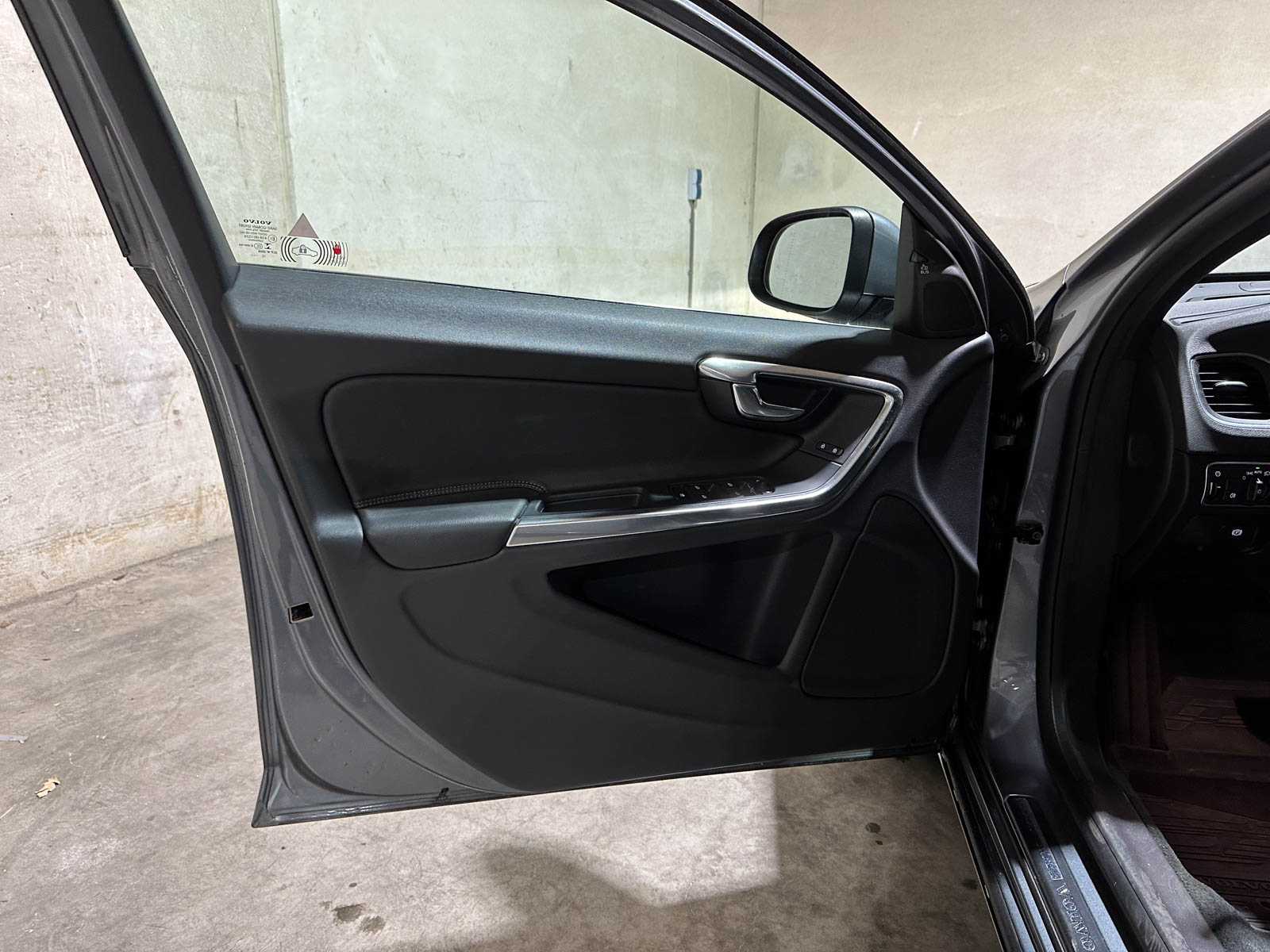 Volvo V60 2.4 D5 Twin Engine Special Edition 163pk 2015, NH-759-L