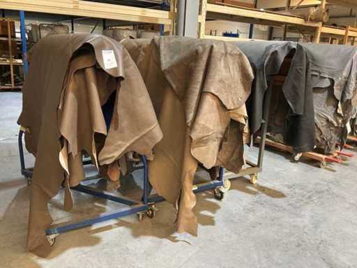 Voorraad leder op bok (3x)