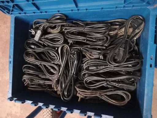 Grande quantité de câbles d’alimentation