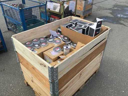 Diverse echipamente de operare/ de exemplu bandă sursă