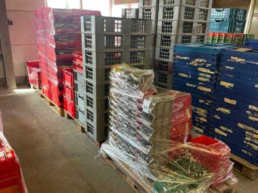 Batch of storage bins