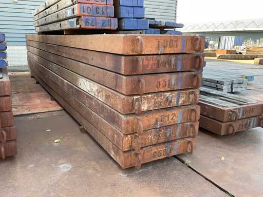 Dragline bulkhead with steel frame (7x)