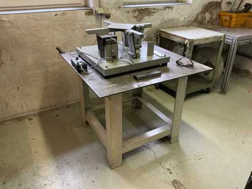 Stalowy stół (3x) z płytą wibracji