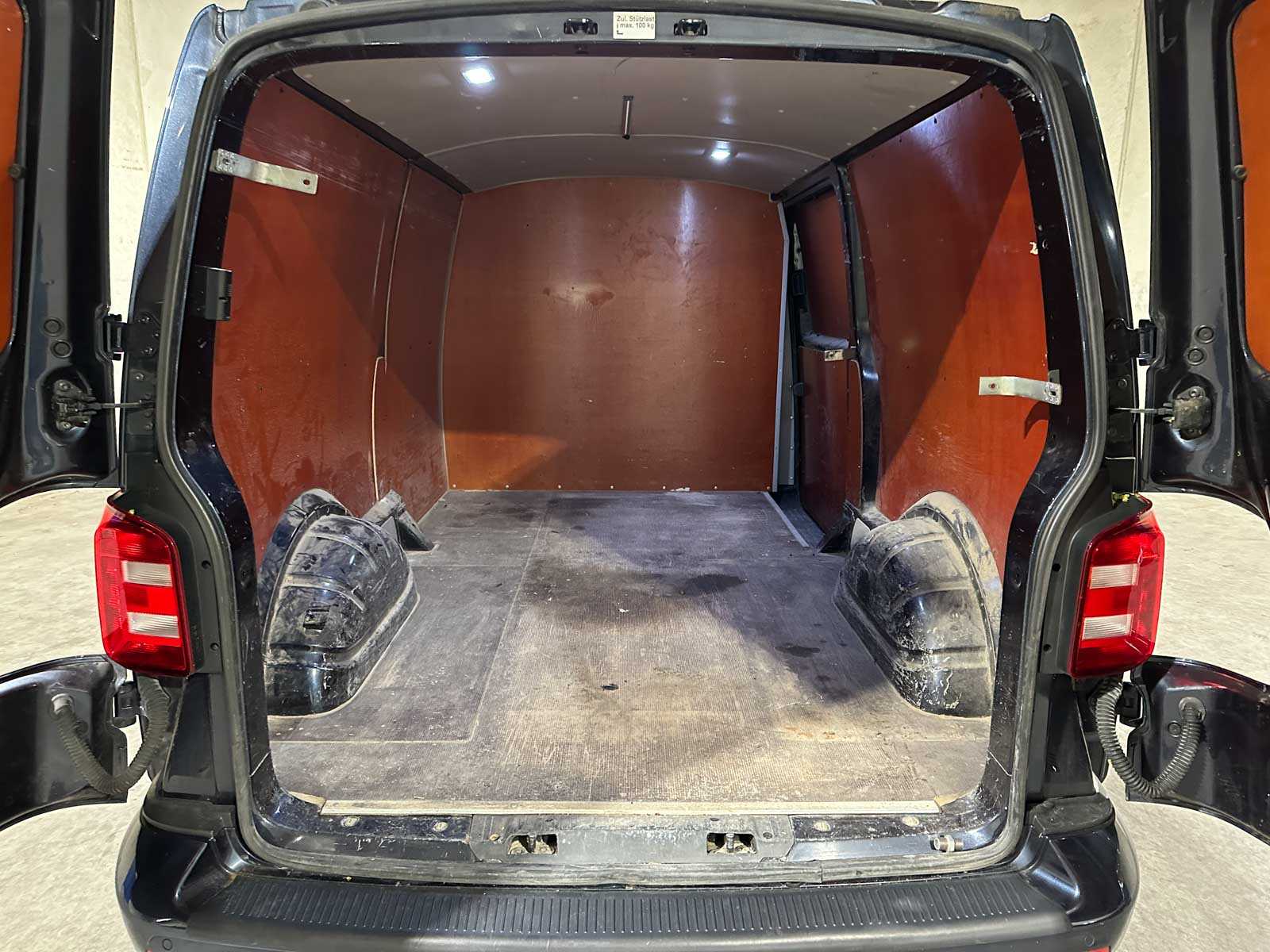 Volkswagen Transporter 2.0 TDI L2H1 