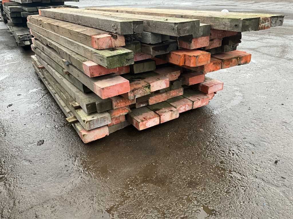 Scrap wood beam (75x)