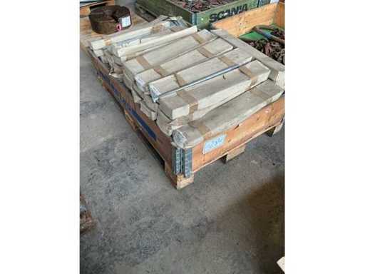 Paleta ocynkowanych śrub M16X 525