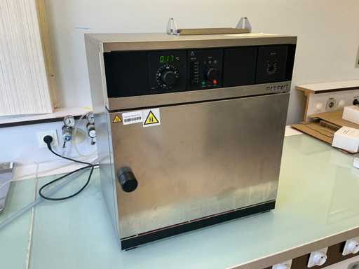 Memmert UM 200 Oven