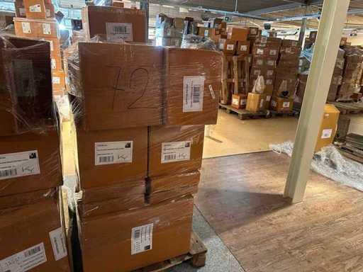 Décoration de fête, valeur de vente au détail 2 100 €