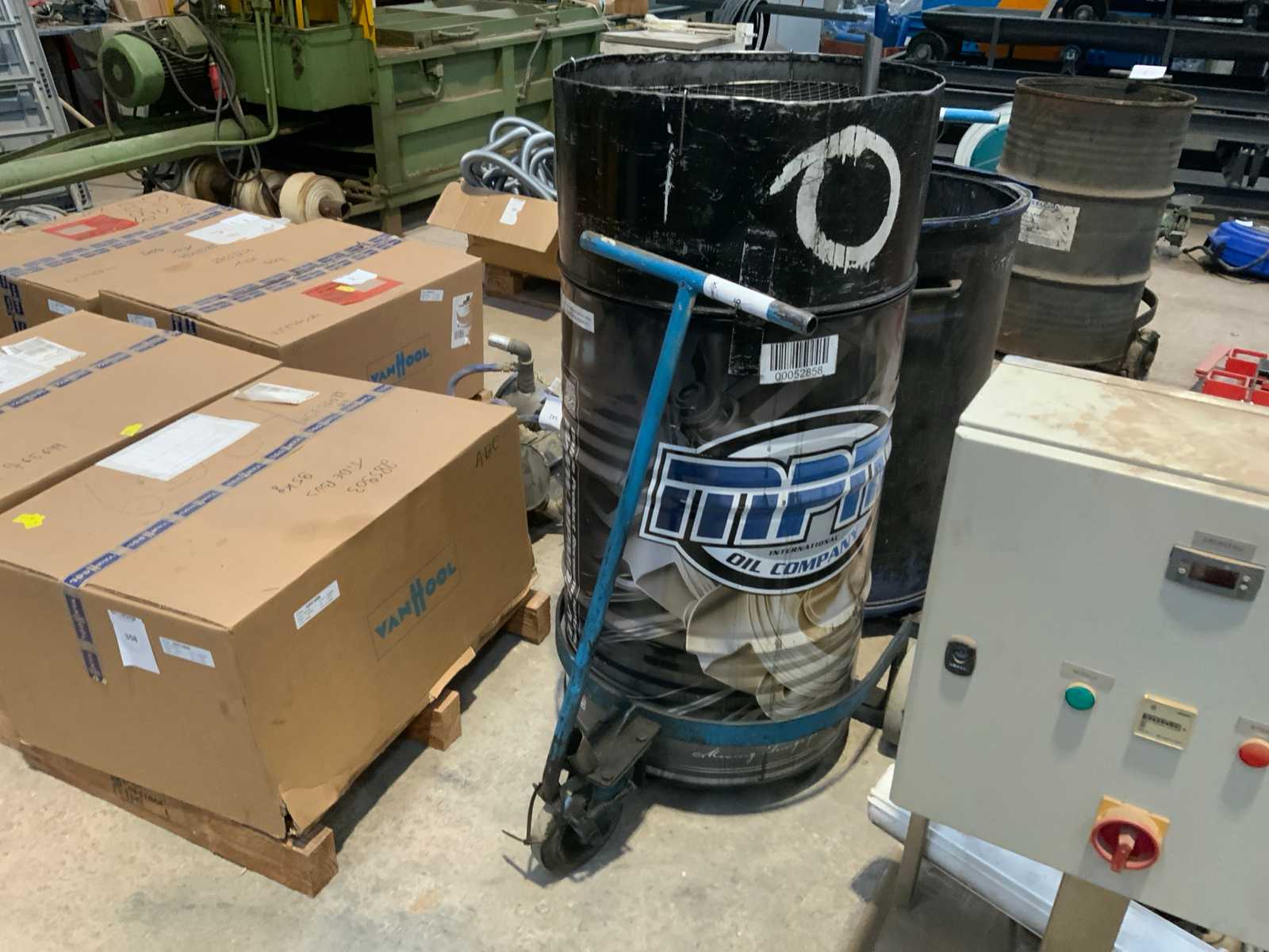 Barrel cart with barrel