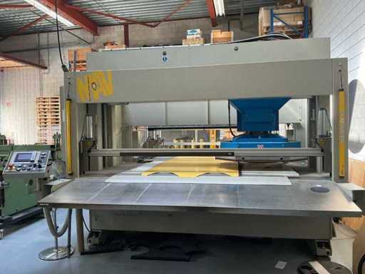 Półautomatyczna maszyna do cięcia matrycowego MAV 8 z 2008 roku