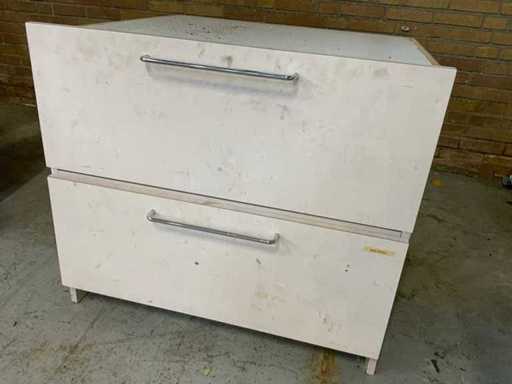 Armadio dell'officina con vari contenuti (2x)