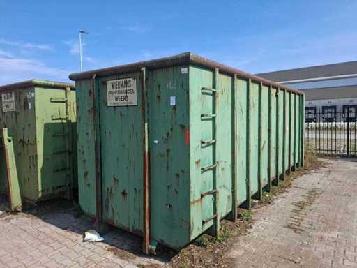Cablu deschis la ieșirea containerului