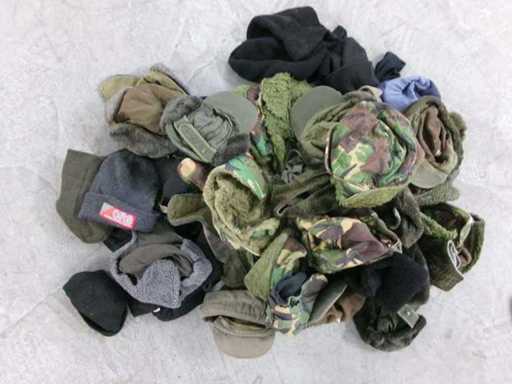 Winter hat mix, used (R17) (76x)