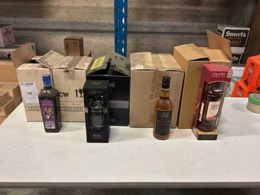 Lotto di vari liquori, aperitivi e distillati