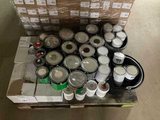 Lotto di vernice e tinta