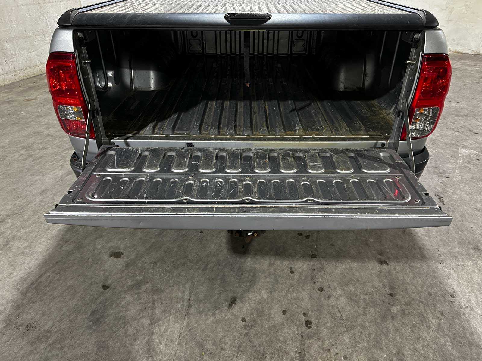 Toyota HiLux 2.4 D-4D-F Xtra Cab Comfort 150pk 2017 (Origineel-NL), V-833-JR