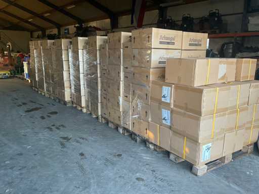 Un lot de filtre cabină cu cablu de date (pe 9 paleți)