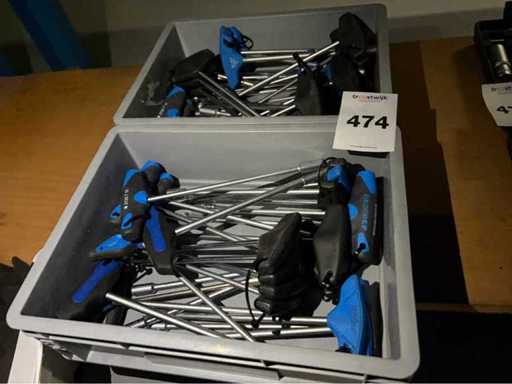 Un set de socluri înclinate