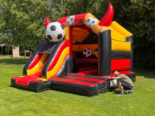 Springkasteel Red Devil - overdekt met glijbaan